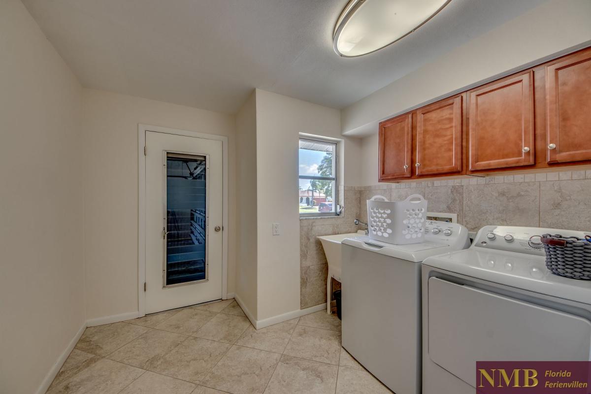 Ferienhaus-Cape-Coral-Cozy-Island_41-Laundry Room